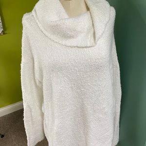 White turtle neck sweater
